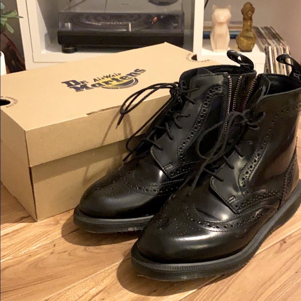 Black Doc Marten boots (Delphine)